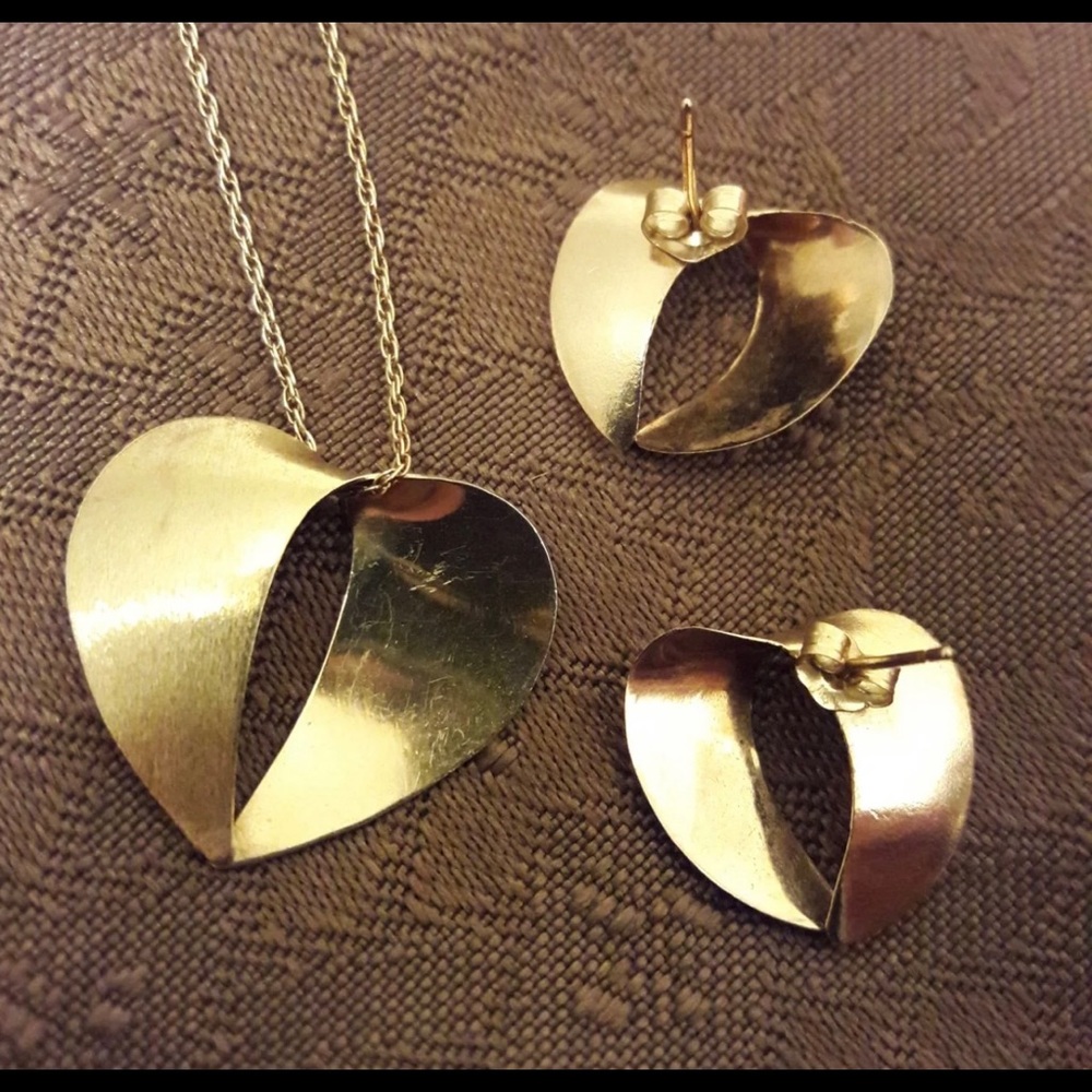 14K Gold Heart Pendant & Earrings Set - Picture 5 of 7